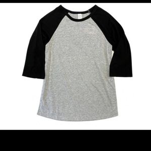 The classic raglan tee in black